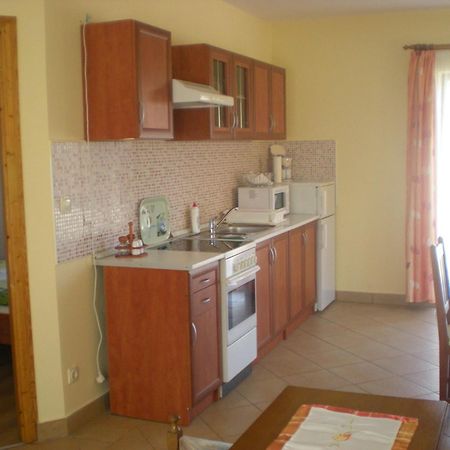 Parti Panzio Hotel Тата Екстериор снимка