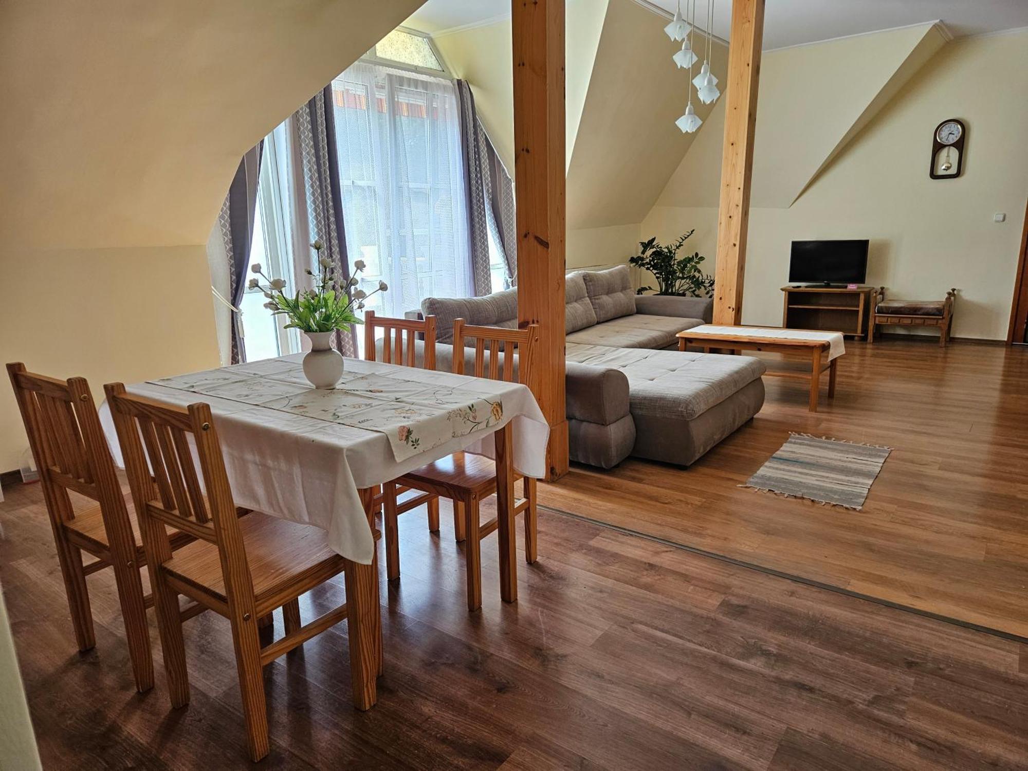 Parti Panzio Hotel Тата Екстериор снимка