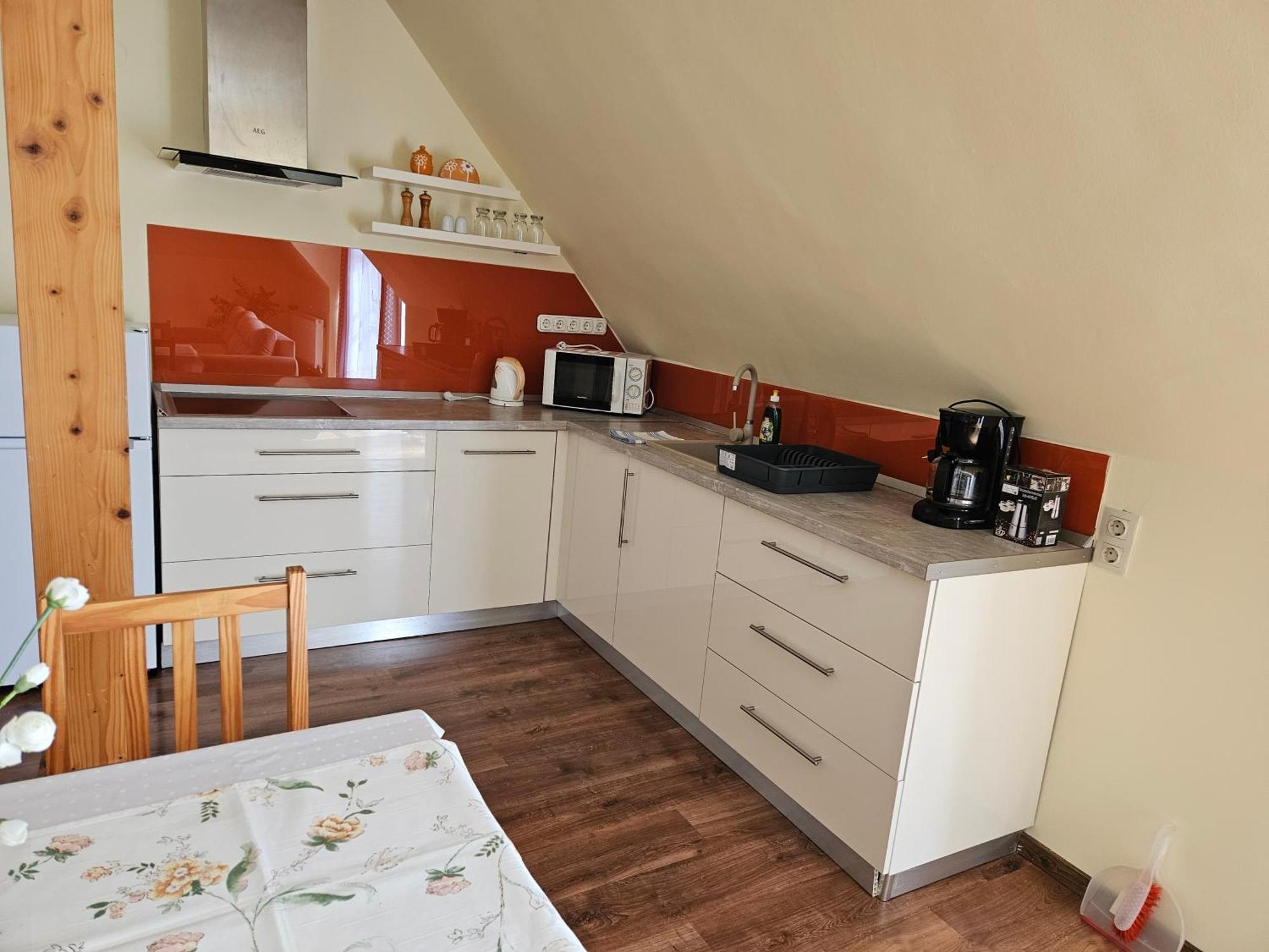 Parti Panzio Hotel Тата Екстериор снимка