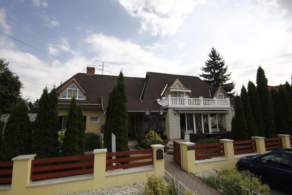 Parti Panzio Hotel Тата Екстериор снимка