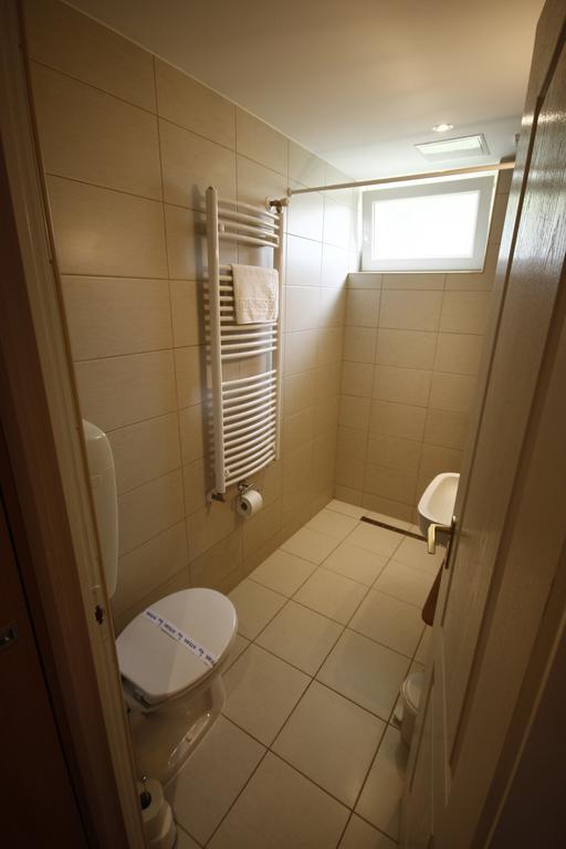 Parti Panzio Hotel Тата Екстериор снимка