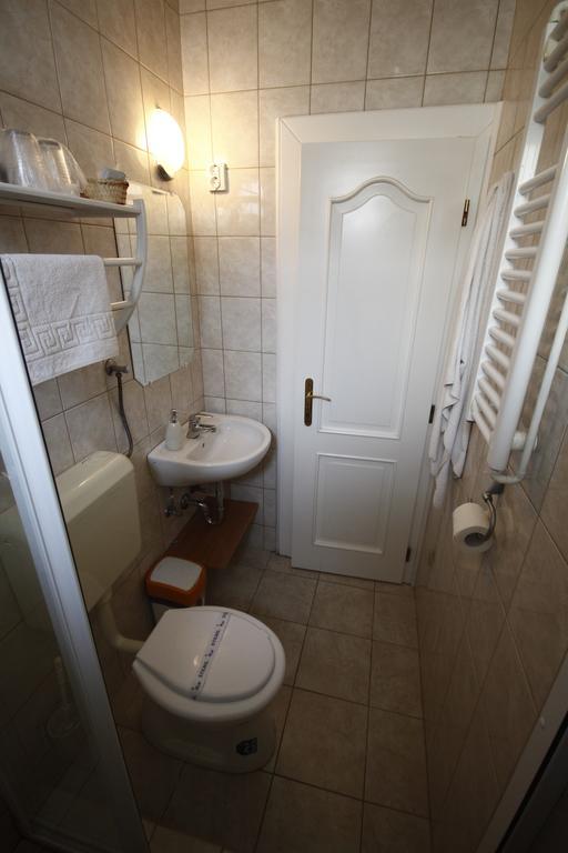 Parti Panzio Hotel Тата Екстериор снимка