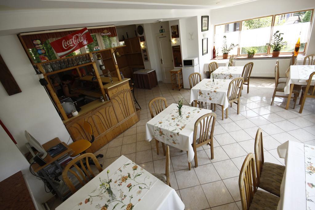 Parti Panzio Hotel Тата Екстериор снимка