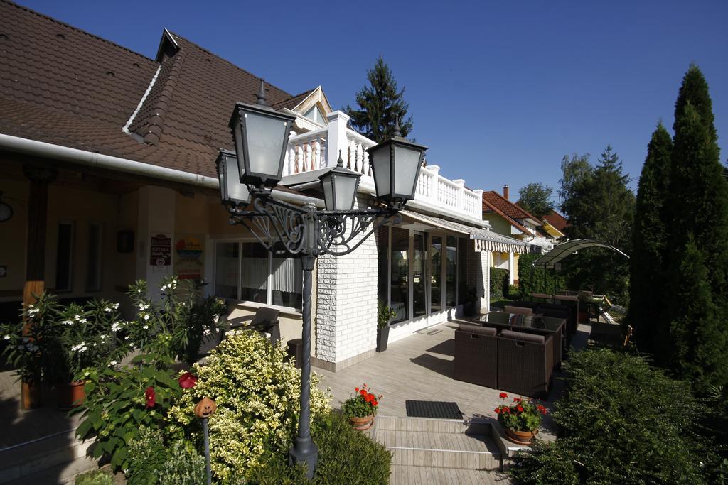 Parti Panzio Hotel Тата Екстериор снимка