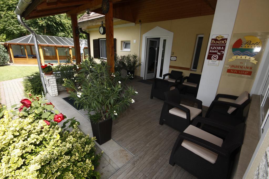 Parti Panzio Hotel Тата Екстериор снимка
