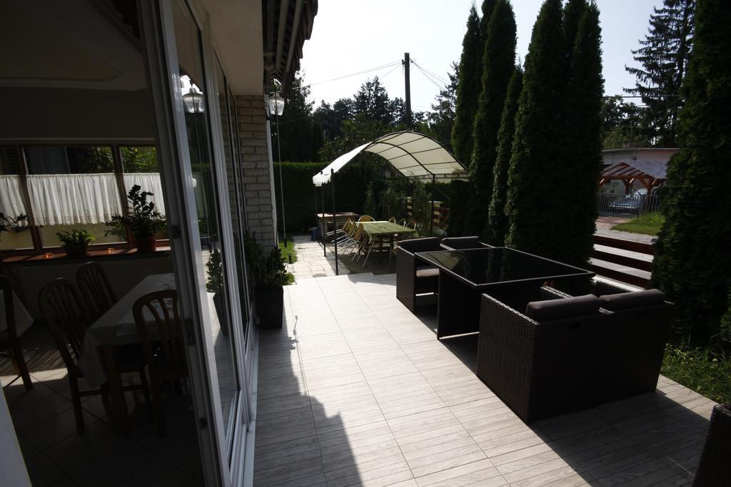 Parti Panzio Hotel Тата Екстериор снимка