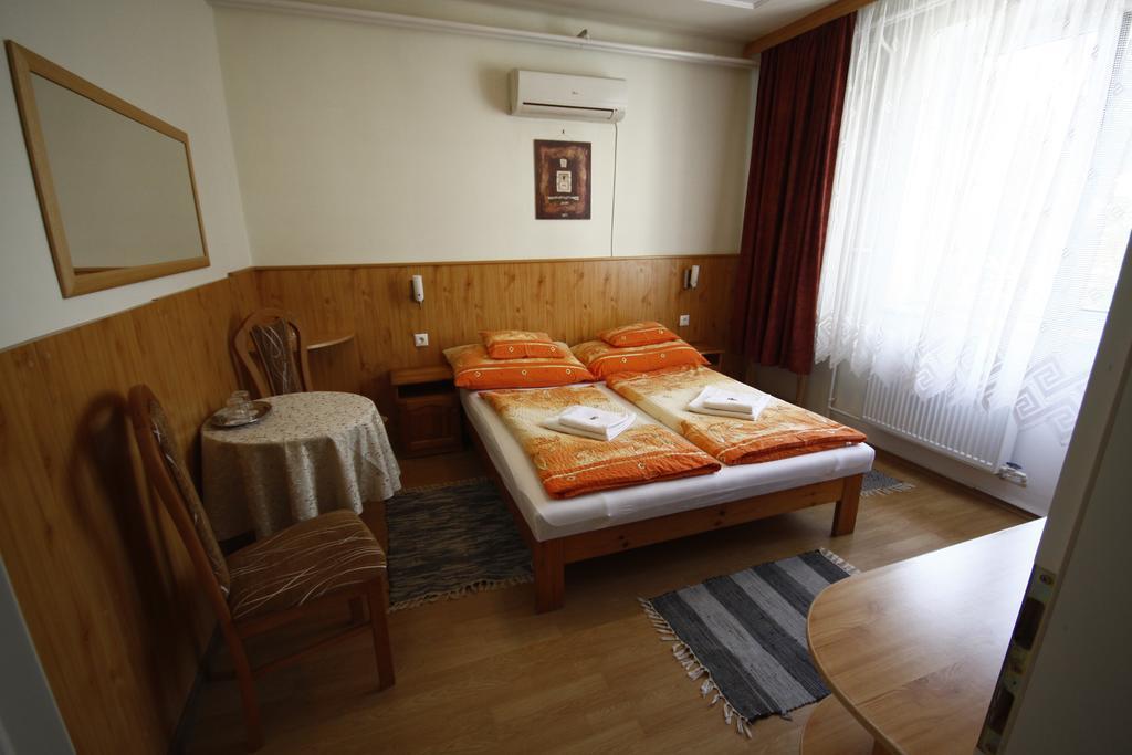 Parti Panzio Hotel Тата Стая снимка