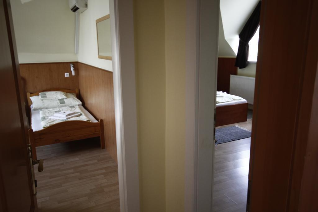 Parti Panzio Hotel Тата Стая снимка